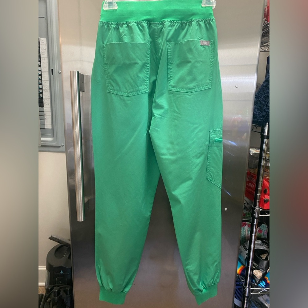 Figs Technical Collection Green Zamora High-waisted jogger Scrub Pants - Picture 2 of 8